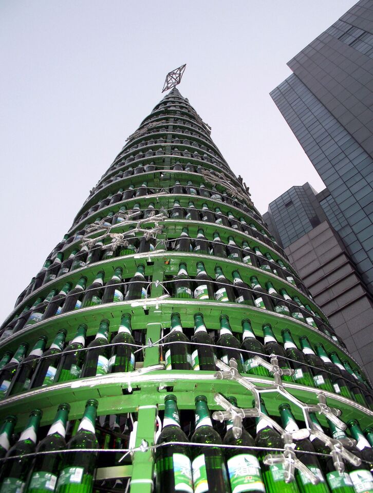 A Christmas tree made of beer bottles has been "planted" on a city street. More than 1,000 beer bottles were used. Think that's weird? Keep clicking.