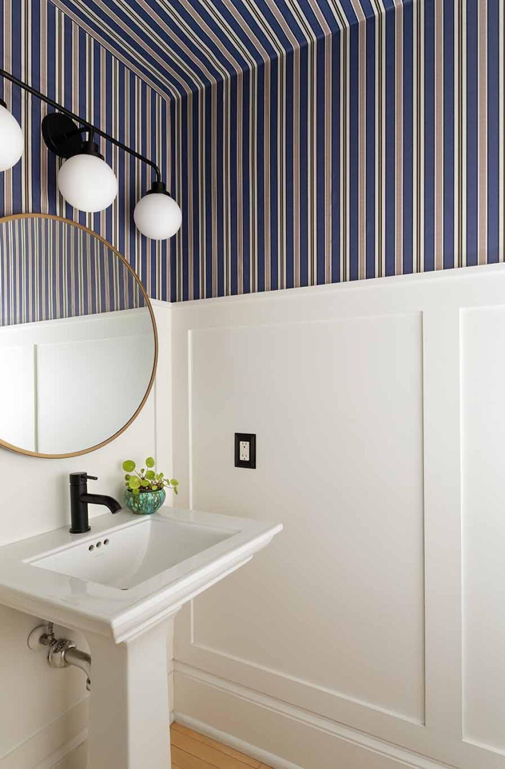 Tempory Decor Blogger Renter Luxe Renter-Friendly Decor: 7 Temporary Upgrades That Look Expensive ...