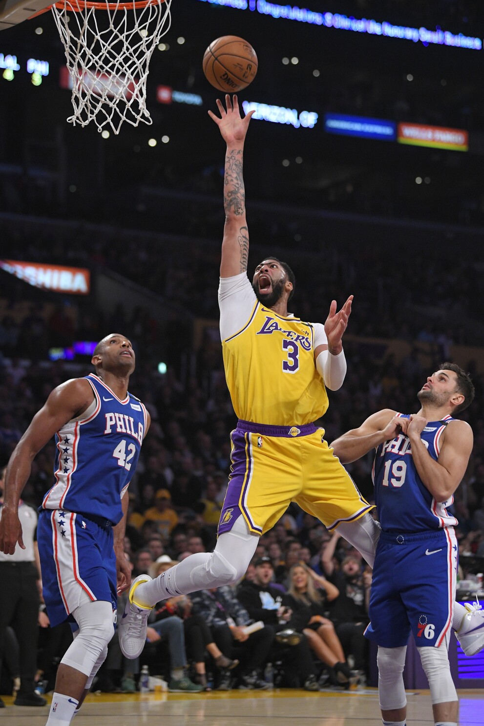 The Sports Report Anthony Davis Leads Lakers Past 76ers Los Angeles Times
