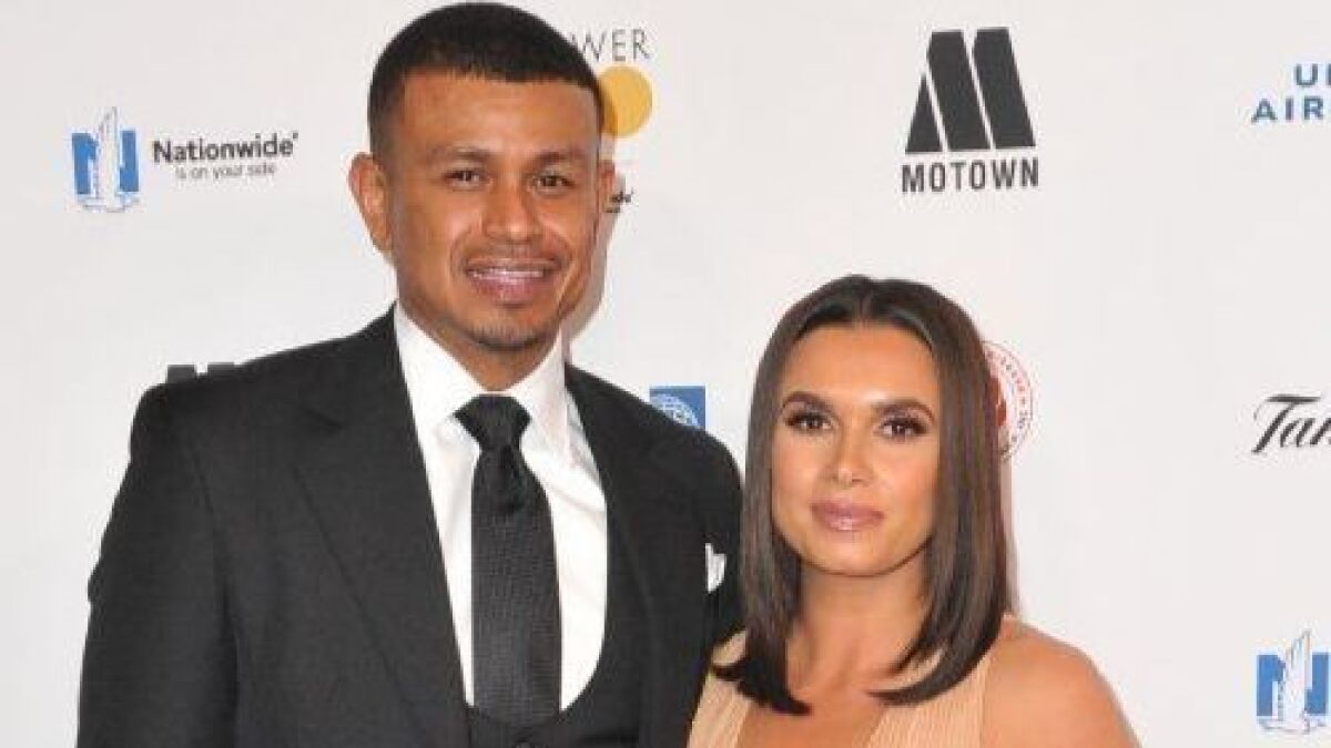 Basketball S Earl Watson And Radio Host Joy Taylor Land A Modern Spot In Encino Los Angeles Times