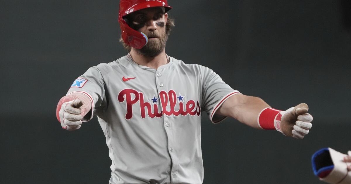 With hits from Harper and Turner, Phillies rally to beat D-backs