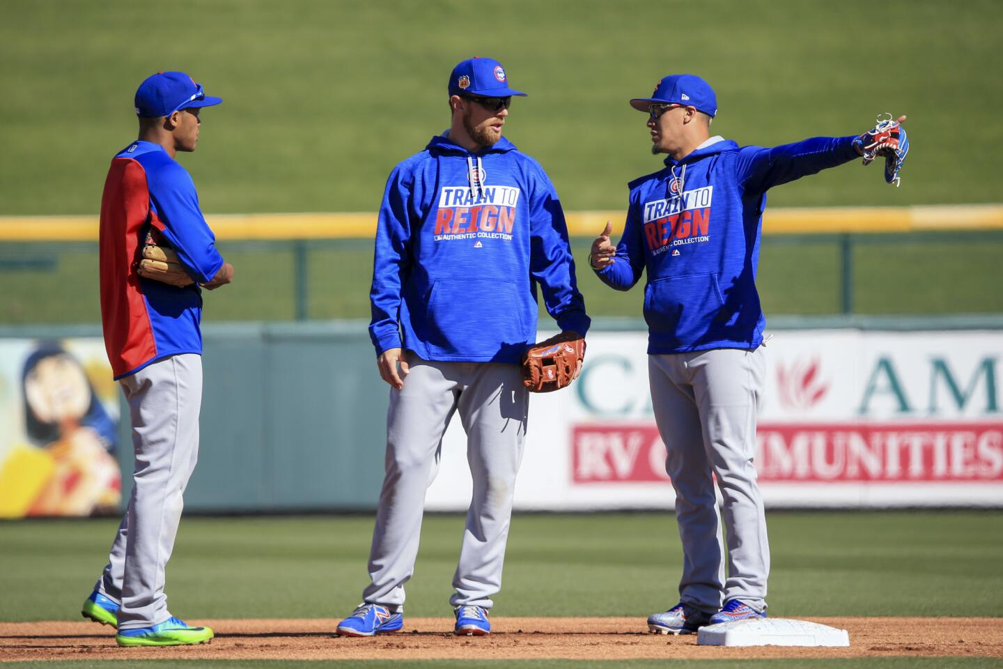 ct-cubs-arrive-at-spring-training-photos-057