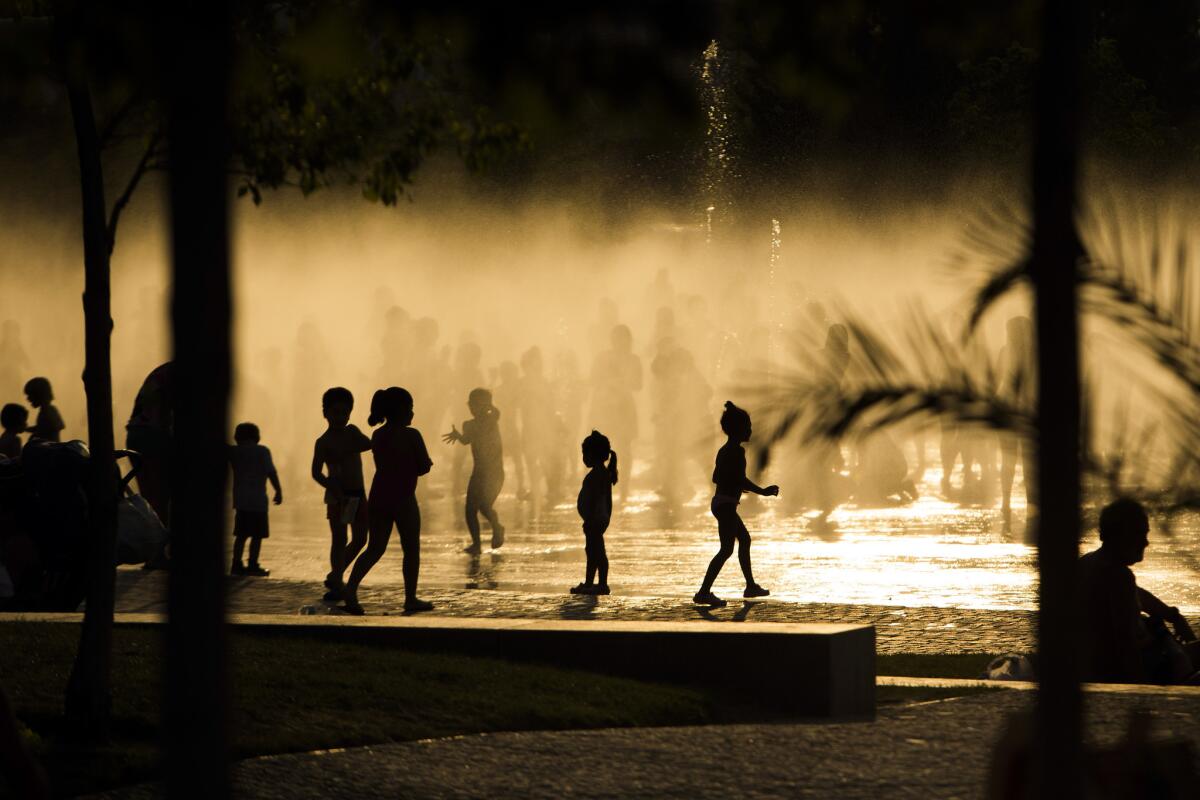 La temperatura de la Tierra empeoró el año pasado, rompiendo decenas de marcas climáticas, diagnosticaron 450 científicos internacionales en un reporte masivo denominado examen físico anual del planeta. (AP Foto/Andres Kudacki, archivo)