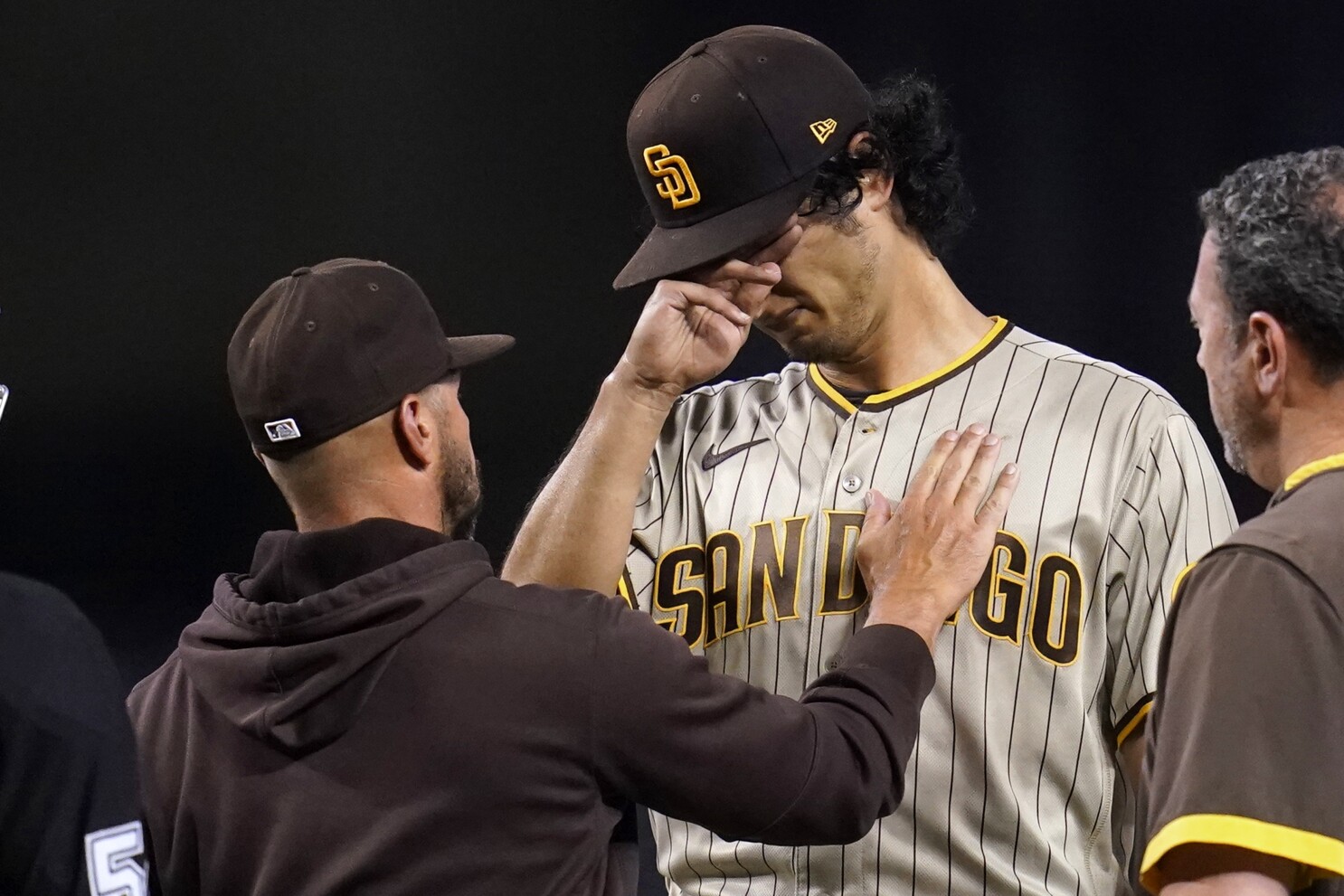 Darvish Departs Early With Back Tightness Padres Can T Add On In Deja Vu Loss To Diamondbacks The San Diego Union Tribune Darvish Departs Early With Back Tightness Padres Can T Add On In Deja Vu Loss To Diamondbacks The San Diego Union Tribune
