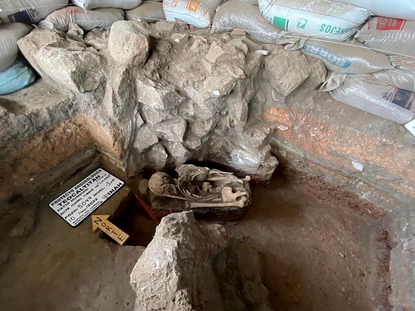 Descubren entierros prehispánicos en zona arqueológica en oeste de México