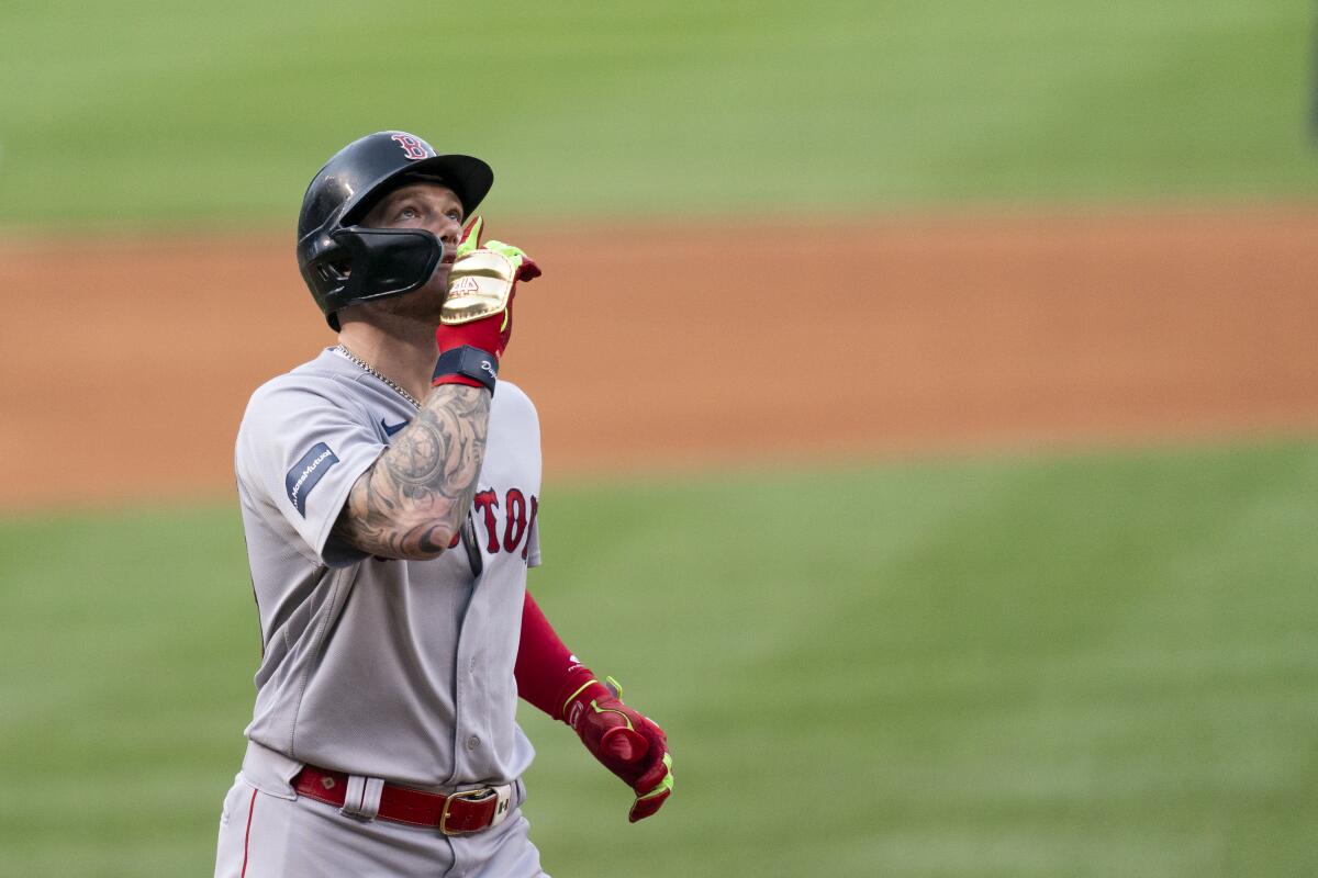 Alex Verdugo Shows La Vida Baseball his Chains