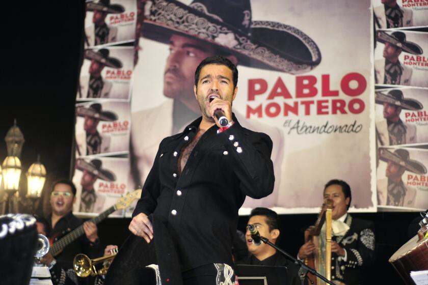 Exilio venezolano declara persona non grata a mexicano que cantó para Maduro