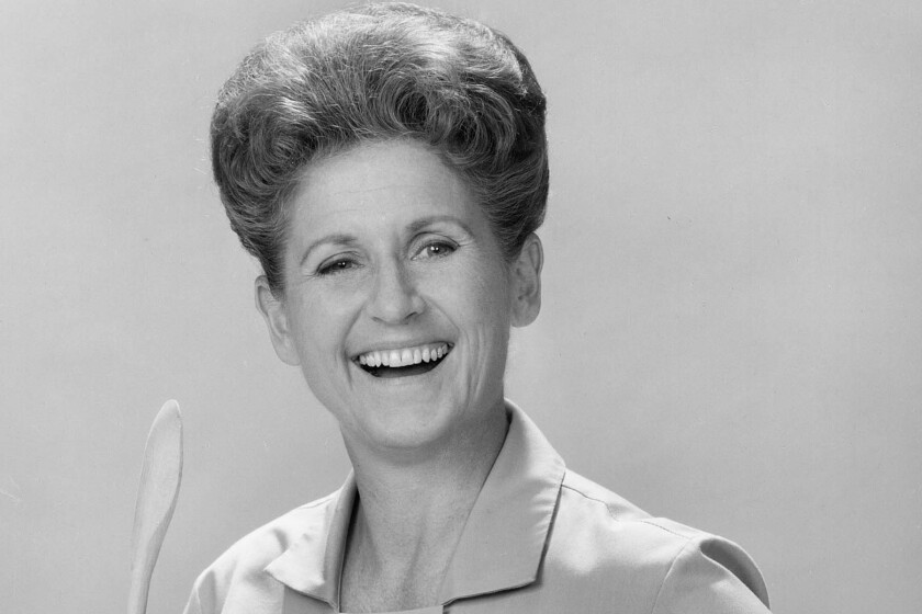 Ann B Davis Dies Friends Fans Mourn Alice From Brady Bunch Los Angeles Times