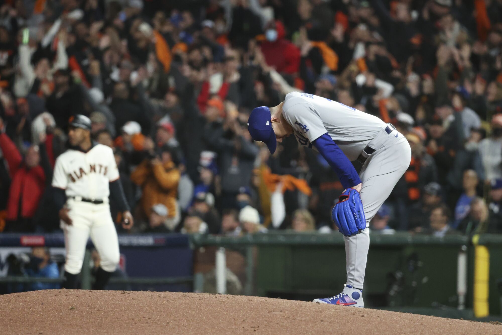  Dodgers' Walker Buehler reacts after giving up a solo home run to Giants' Kris Bryant