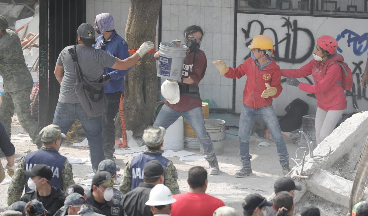 Diputados del PAN demandaron al Gobierno federal que la Ciudad de México no sea discriminada de la entrega de apoyos del Fondo de Desastres Naturales (Fonden), a fin de que los damnificados reciban 400 mil pesos para iniciar la reconstrucción de sus casas.