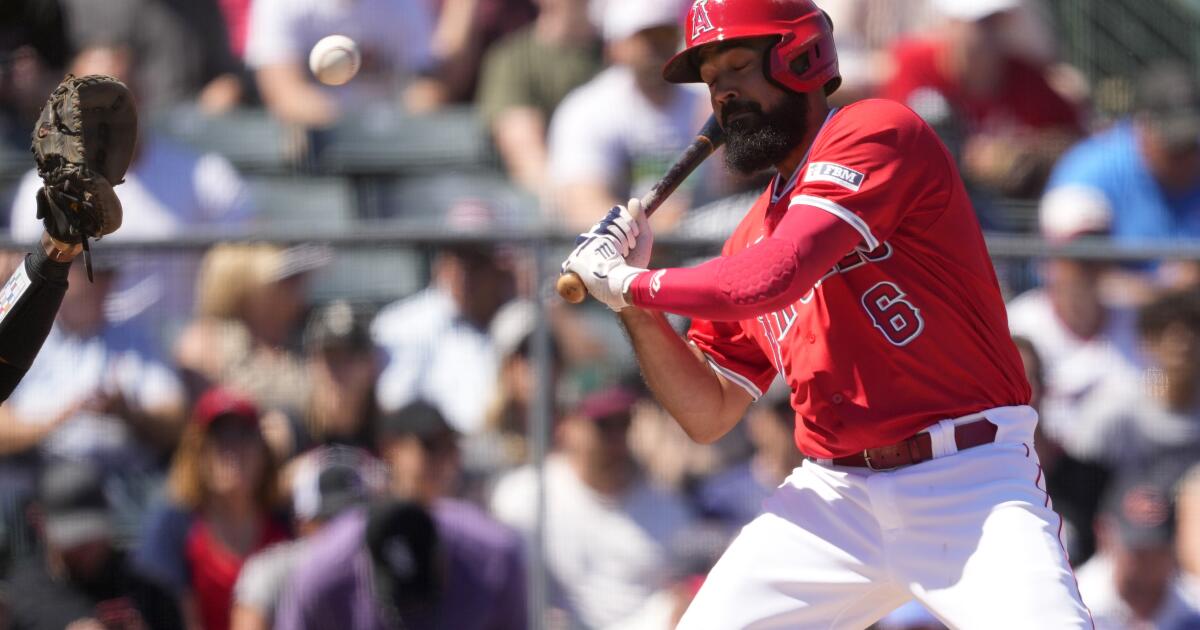 Anthony Rendon is hitless. Should Angels fans cheer him? Anthony Rendon is hitless. Should Angels fans cheer him?