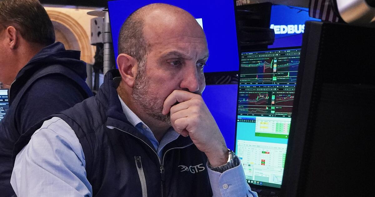 Grande parte de Wall Street está se movendo à medida que as empresas defensivas se recuperam Grande parte de Wall Street está se movendo à medida que as empresas defensivas se recuperam