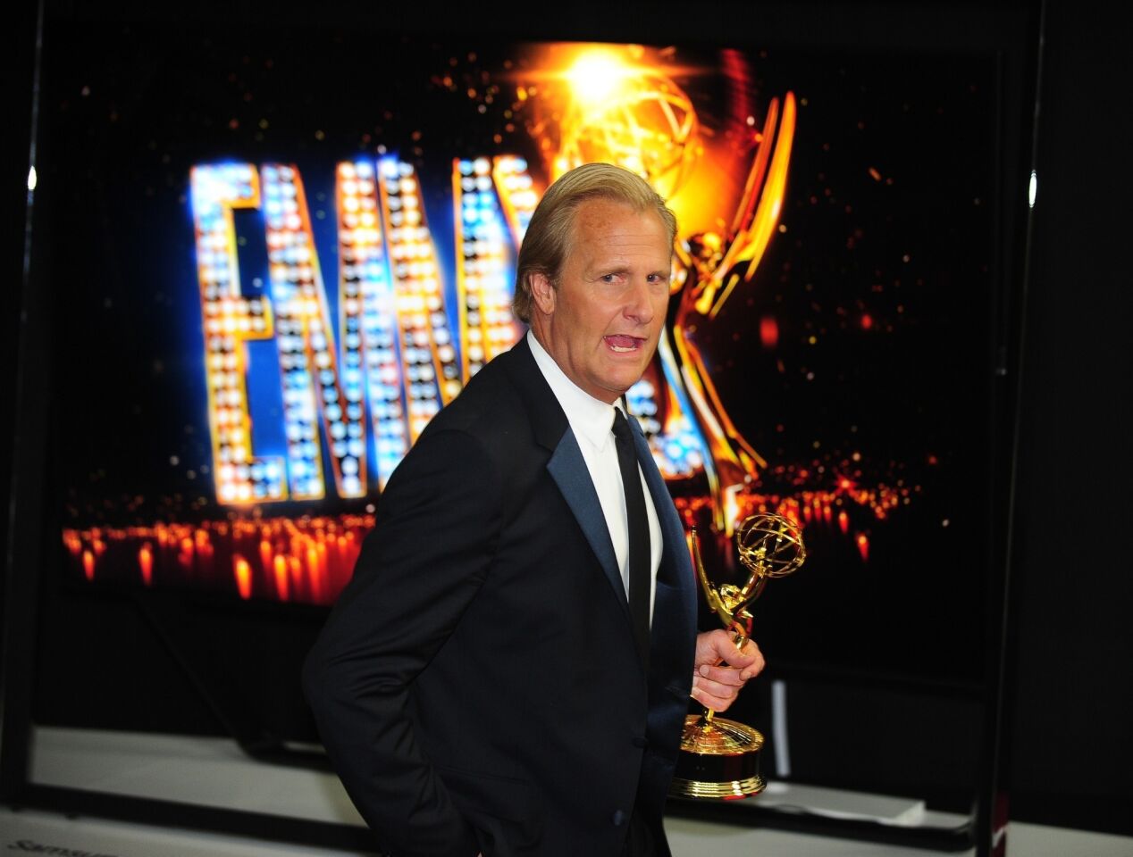 There's nothing like giving an award to an underdog to get some good TV. For best actor in a drama series, most thought it would go to Bryan Cranston, Kevin Spacey or Damian Lewis. But no, it was Jeff Daniels, starring in the polarizing HBO drama "The Newsroom," who won. And just to prove how much he didn't expect it, Daniels came on stage chewing gum. "Well, crap," he said, by way of acceptance. Indeed.