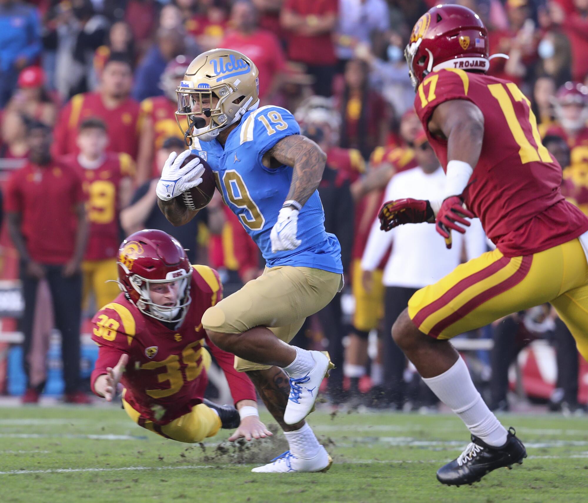  UCLA's Kazmeir Allen returns a kickoff for a touchdown.