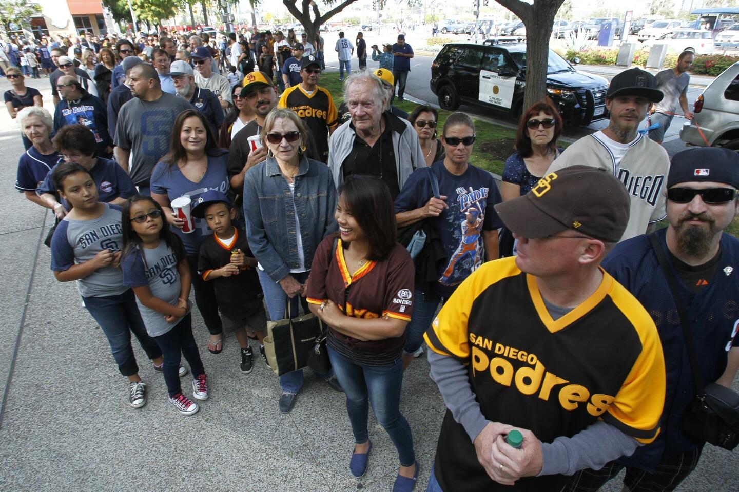 Amazing Grace' for Tony Gwynn: Petco Park Memorial Service - Times of San  Diego