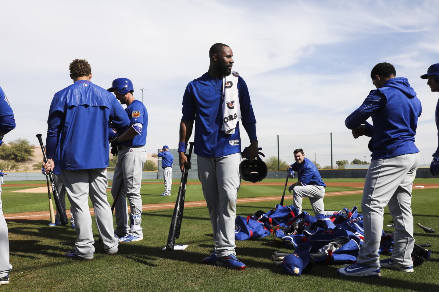 ct-cubs-arrive-at-spring-training-photos-048