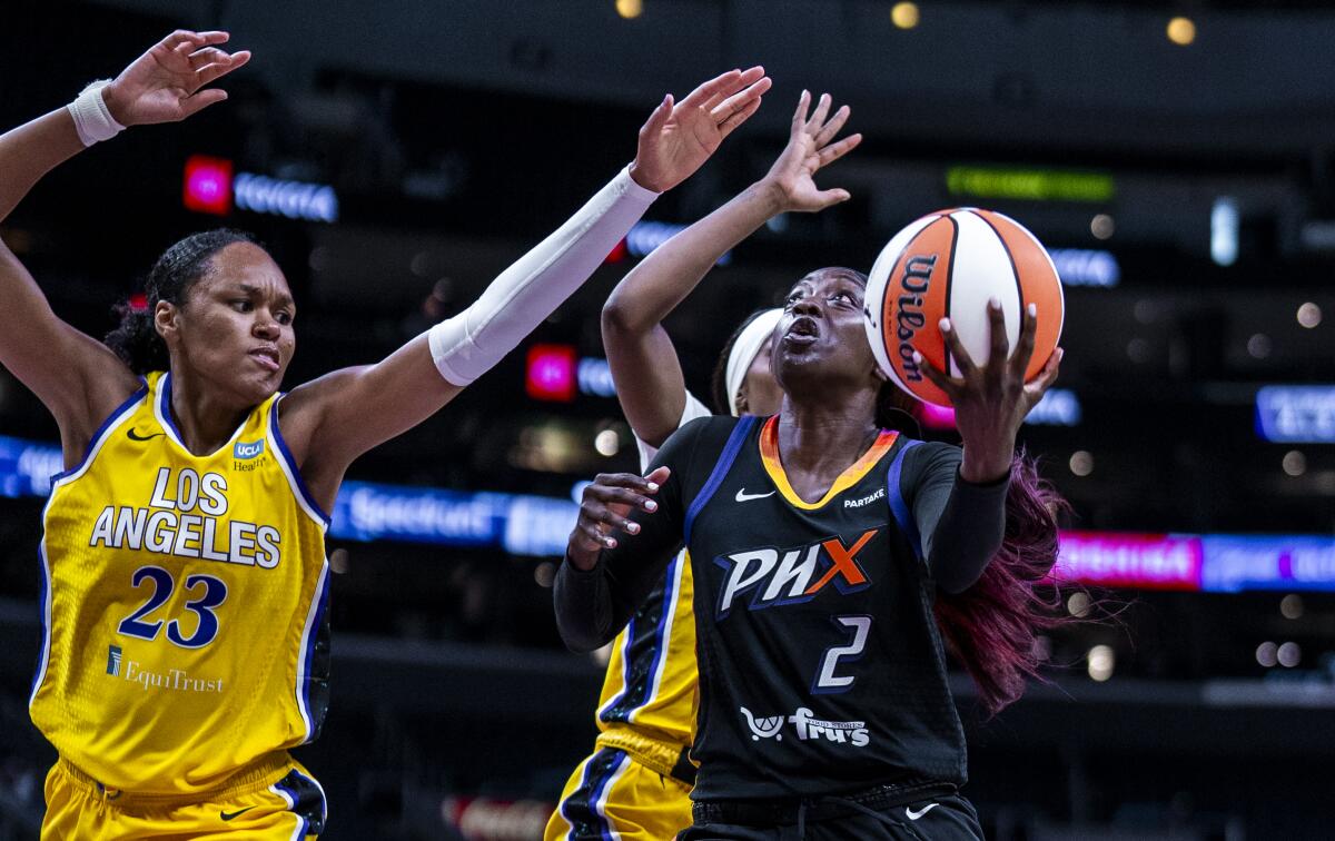  Kahleah Copper of the Phoenix Mercury drives to the basket.