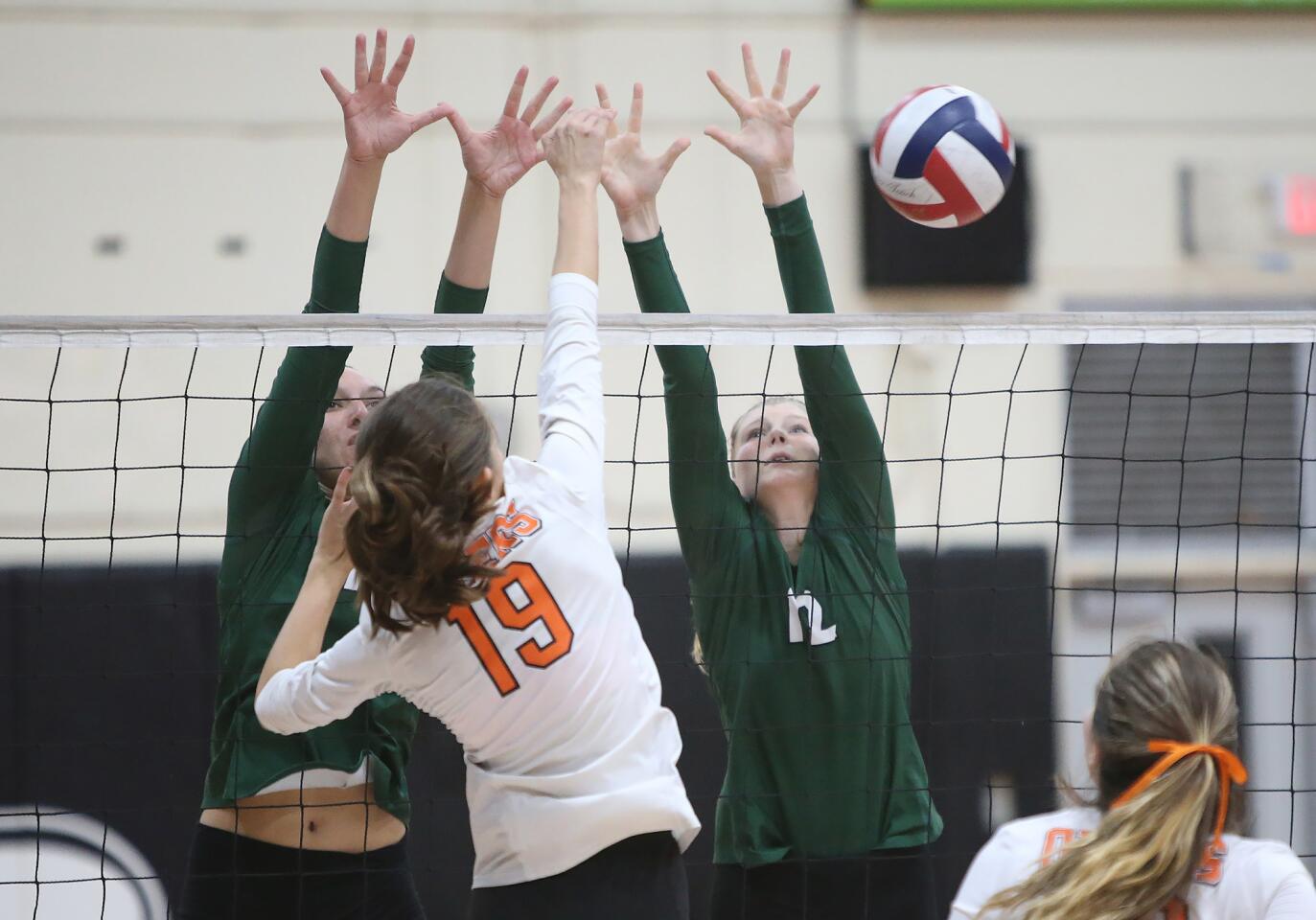 Photo Gallery: Edison vs. Huntington Beach in girls’ volleyball