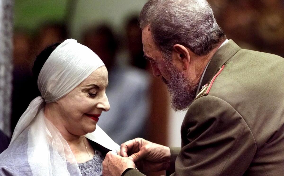 La bailarina fue muy cercana al mandatario Fidel Castro.