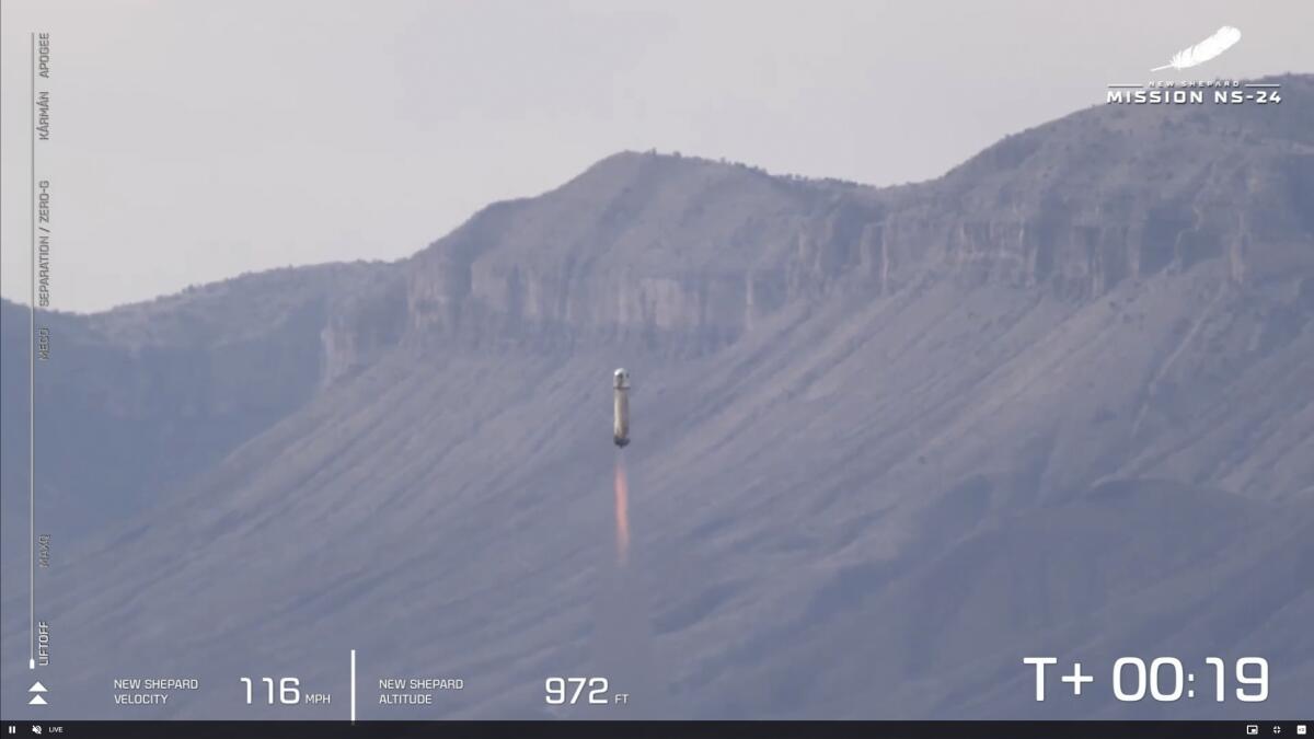 Esta imagen proporcionada por Blue Origin muestra el lanzamiento del cohete New Shepard 