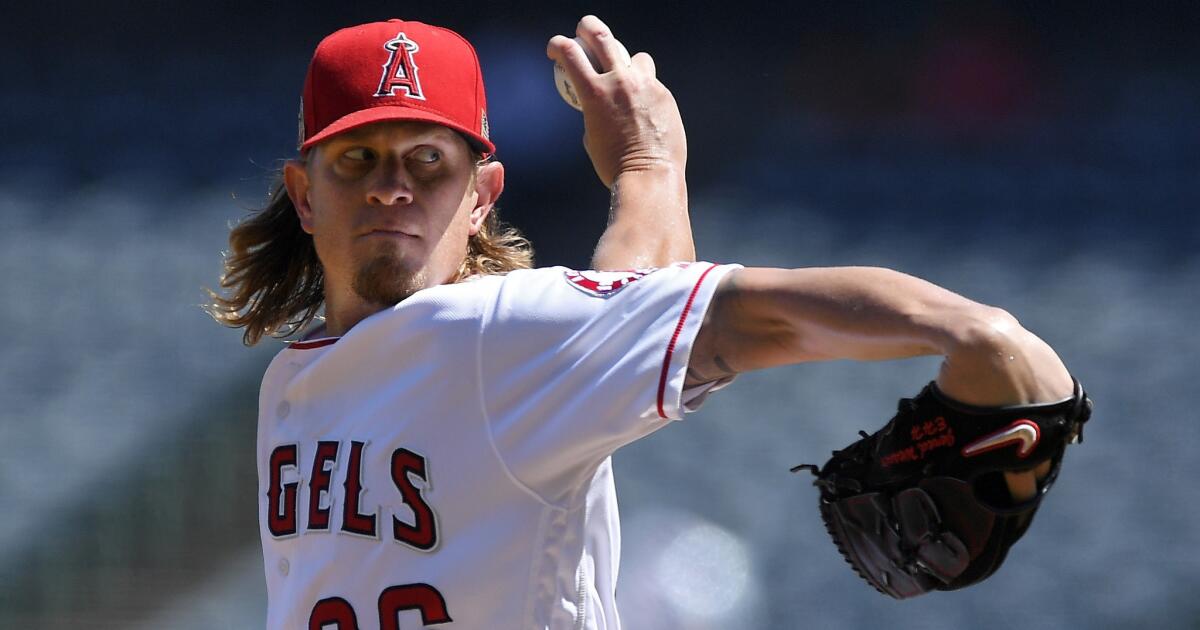 Angels manager Mike Scioscia: Rangers threw at Andrelton Simmons' neck