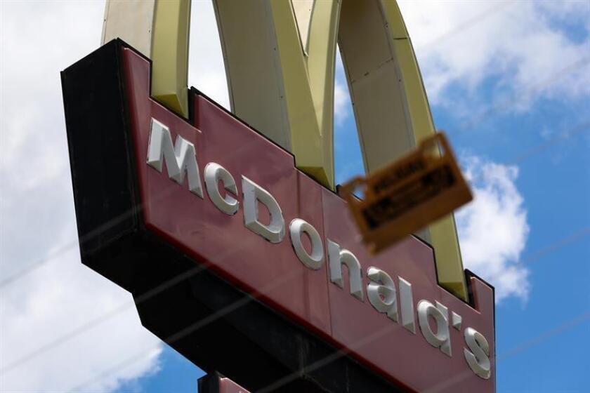 Vista del logo de la cadena McDonald's en un restaurante. EFE/Archivo