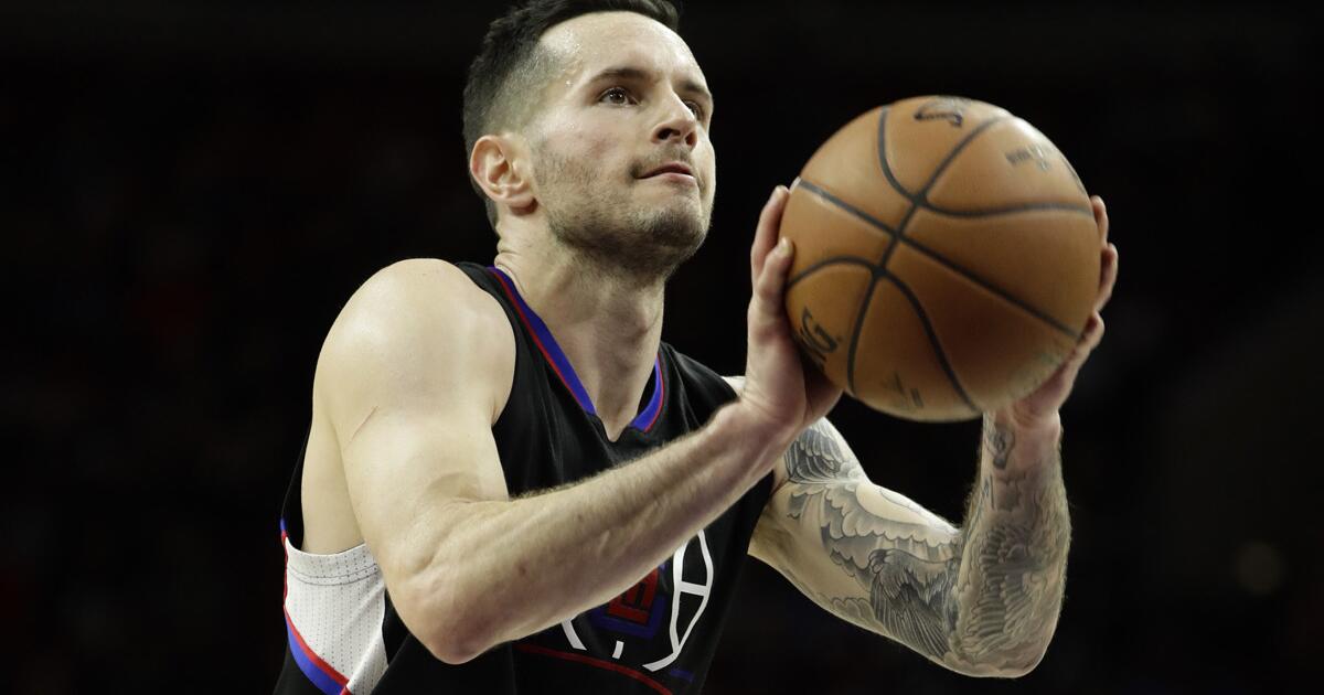 Clippers' J.J. Redick ends interview mid-sentence, runs away - Sports  Illustrated