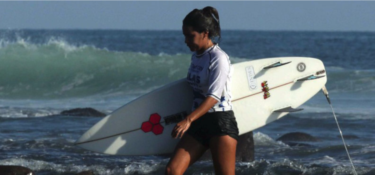 El surf salvadoreño está de luto. Falleció la surfista nacional Katherine Díaz