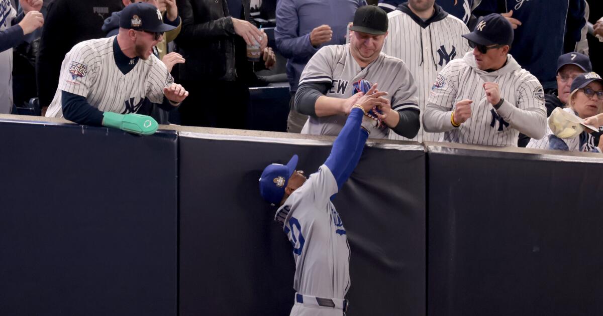 Dodgers’ Mookie Betts shrugs off Yankee fans who attacked him Dodgers’ Mookie Betts shrugs off Yankee fans who attacked him