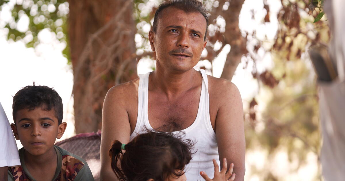 Photo: Los Angeles Times Displaced Yemenis, from Al Khawkhah city, 400 kilometers (249 miles) south west of Sanaa, wait to enter a temporary shelter