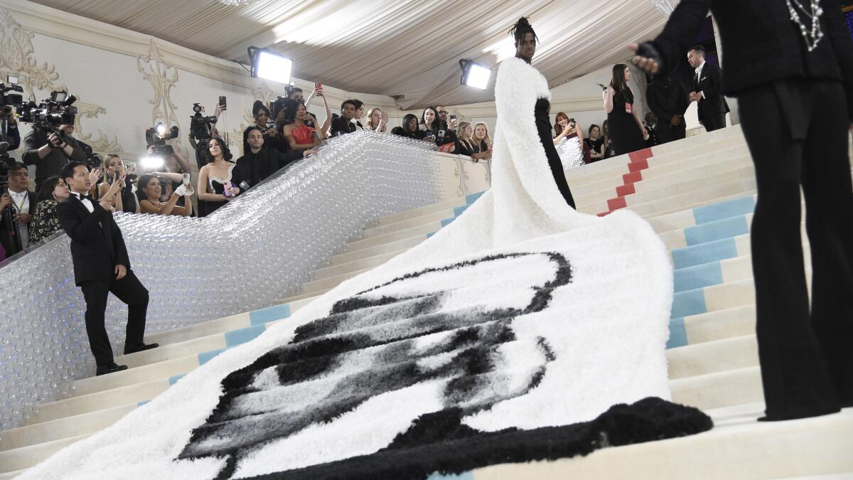 Opinion: Met Gala's wild tribute to Karl Lagerfeld was serious business -  Los Angeles Times