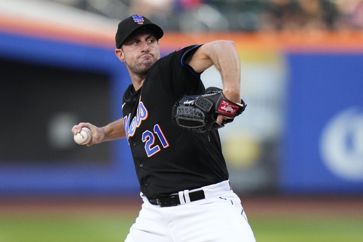 New York Mets pitcher Max Scherzer delivers against the Washington Nationals on Friday.