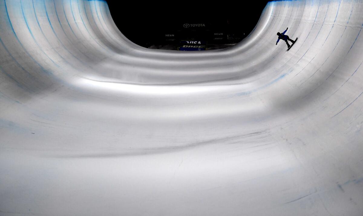 MAMMOTH, CALIFORNIA JANUARY 1, 2018-Zoe Kalapos competes in the Women's Finals Halfpipe competetion in Mammoth Mountain Saturday. (Wally Skalij/Los Angeles Times)