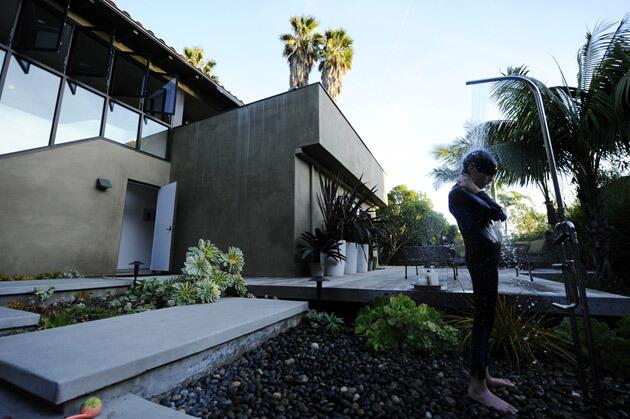 By Lisa Boone Working with Los Angeles architect Rachel Allen, homeowners Amy Lippman and Rodman Flender remodeled a Carpinteria beach house in two phases over four years. Here, son Haskell Flender, 14, rinses off in an outdoor shower in the new backyard. To see the whole transformation, keep reading. ...