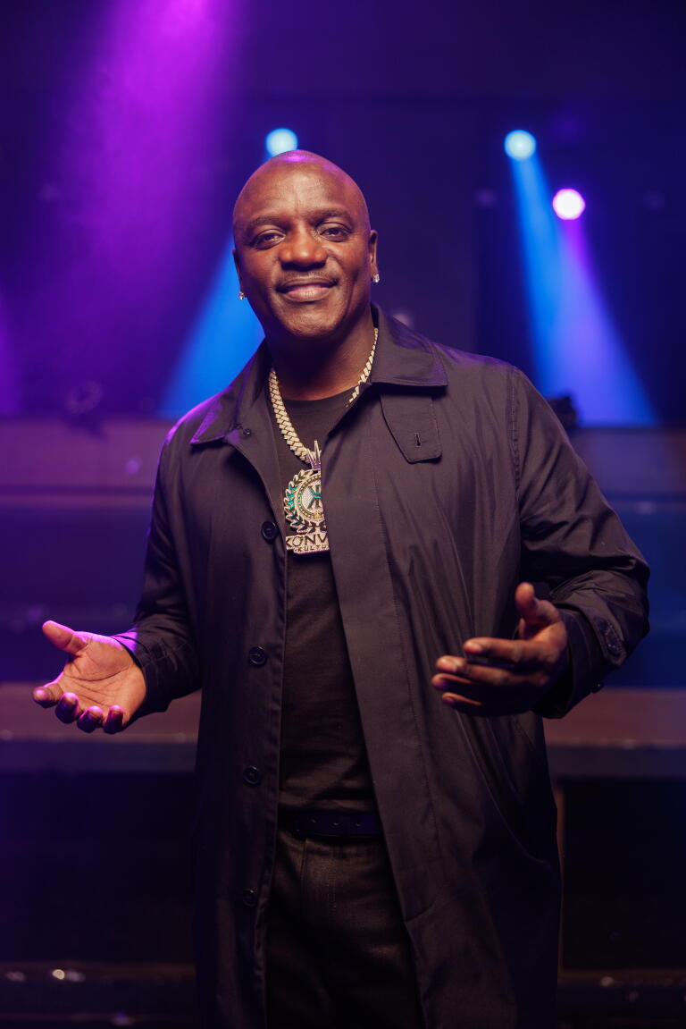 Akon Areested Akon arrested in Atlanta on a bench warrant but tour continues - Los ...