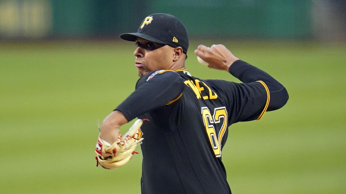 Oviedo cruises through 7, Pirates top Cubs 6-0 to end skid - The