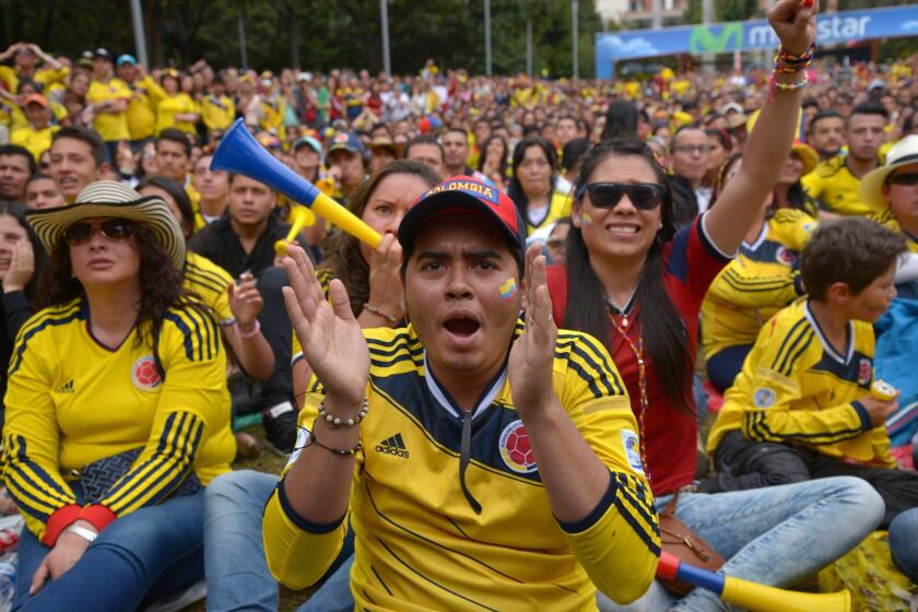 Los aficionados colombianos sufrieron ante Perú.