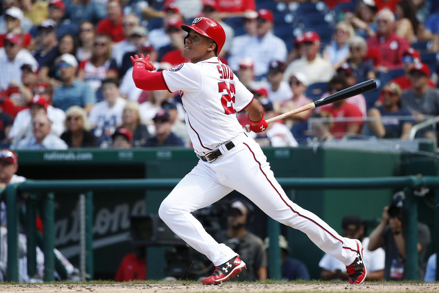 Yankees' Aaron Boone reacts to Nationals' Juan Soto having