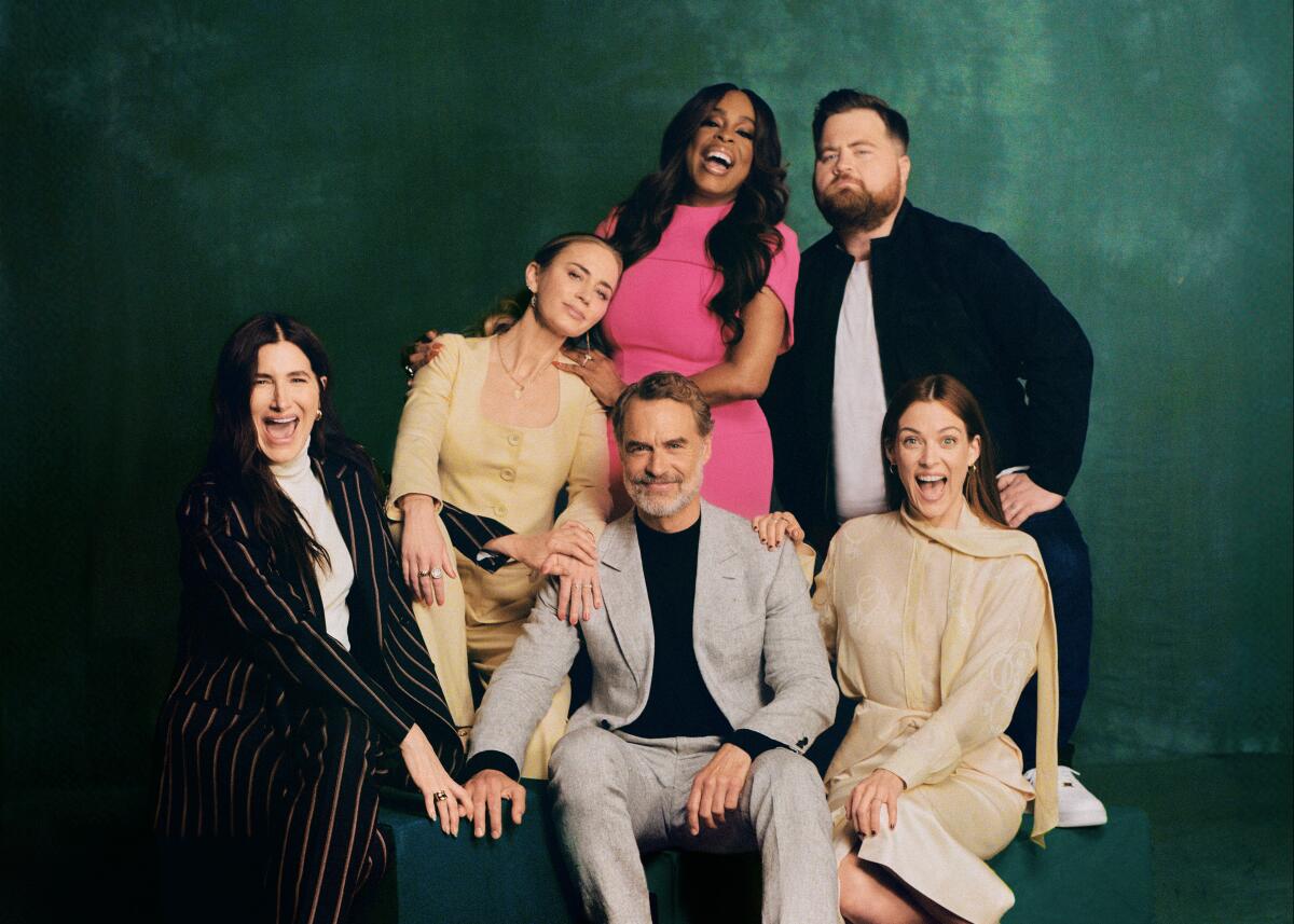 A group of male and female actors gathered for a portrait.