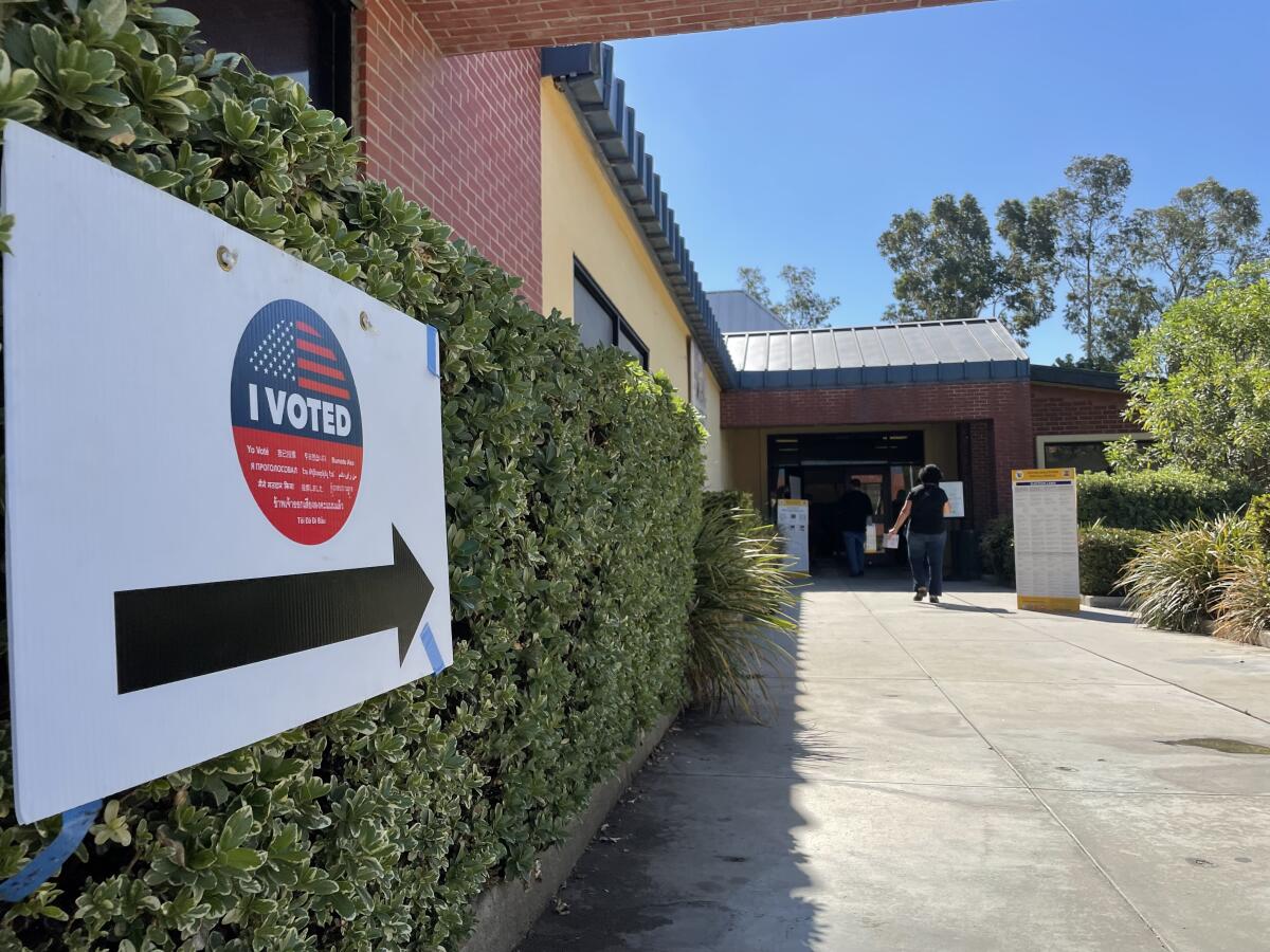 La población latina salió a votar en la ciudad de San Fernando.