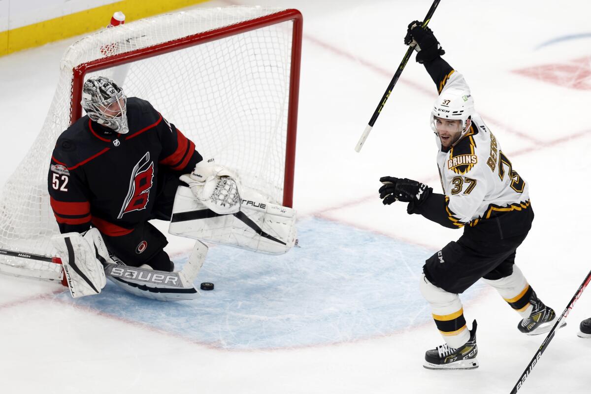 Bruins tie NHL mark for home start; beat Blackhawks, 6-1