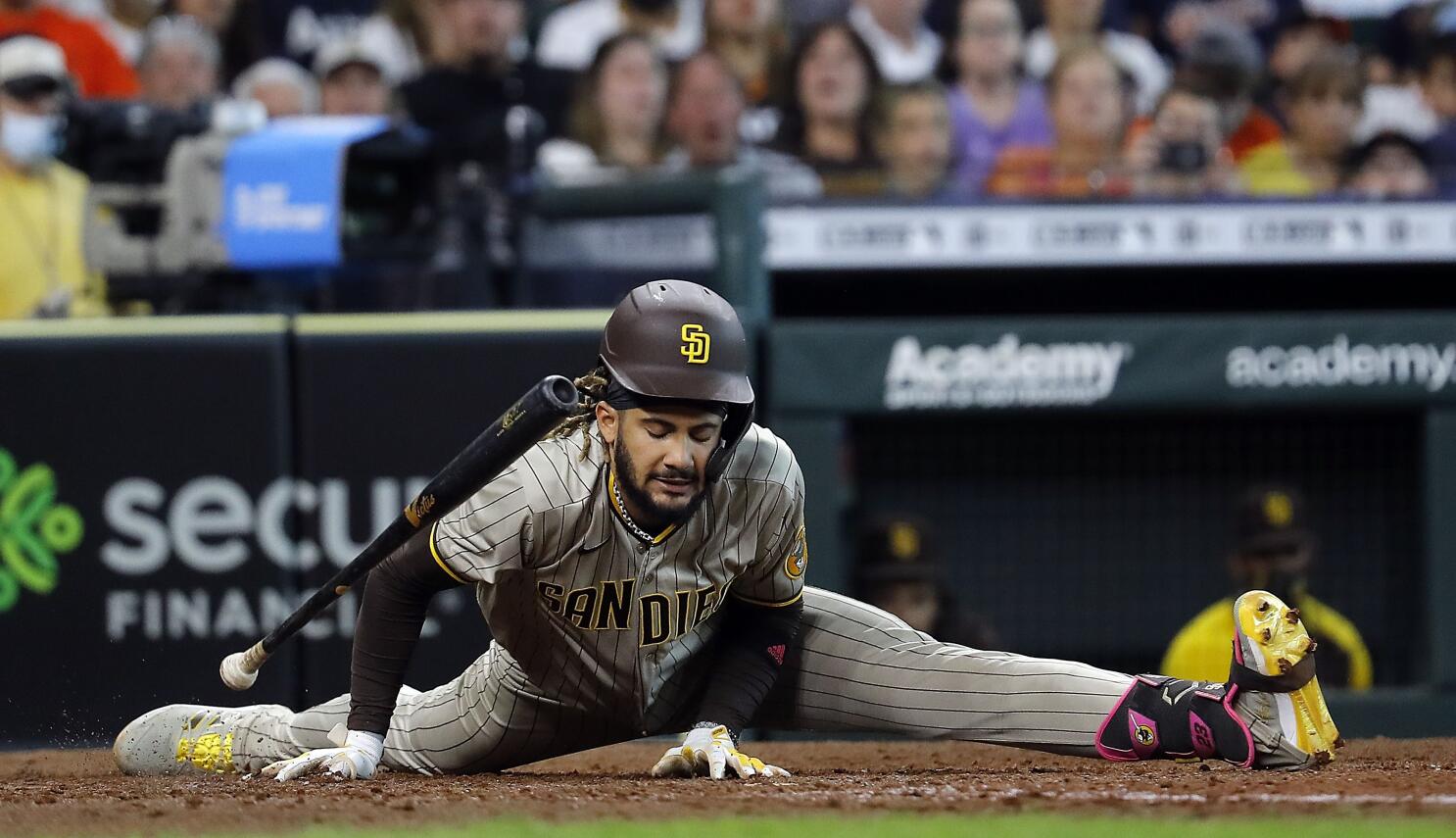 Padres' Fernando Tatis Jr. day-to-day with oblique tightness