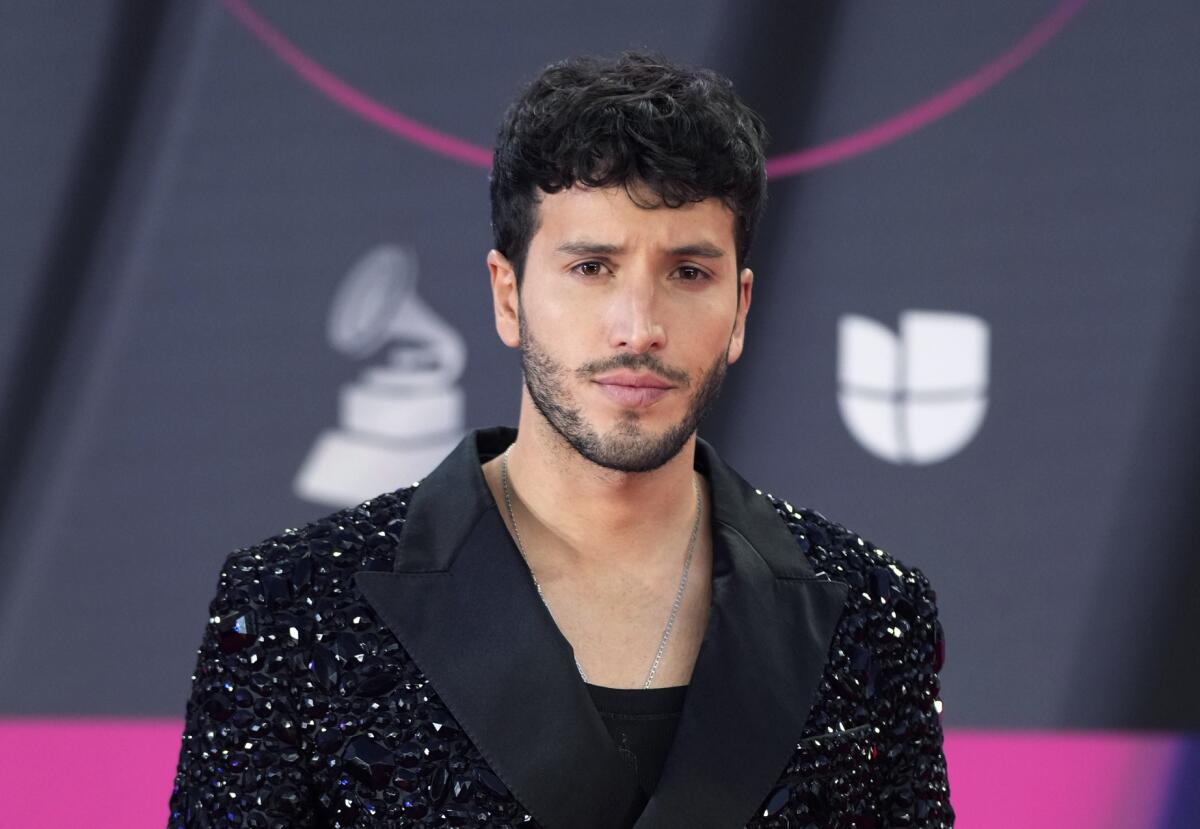 ARCHIVO - El cantante Sebastián Yatra llega a la 23ra entrega anual del Grammy Latino, 