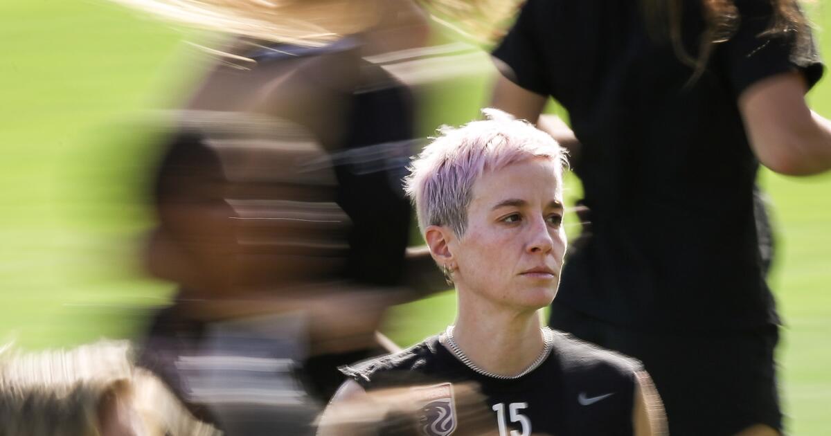 NWSL şampiyonluk maçı öncesinde büyümeyi kutladığında