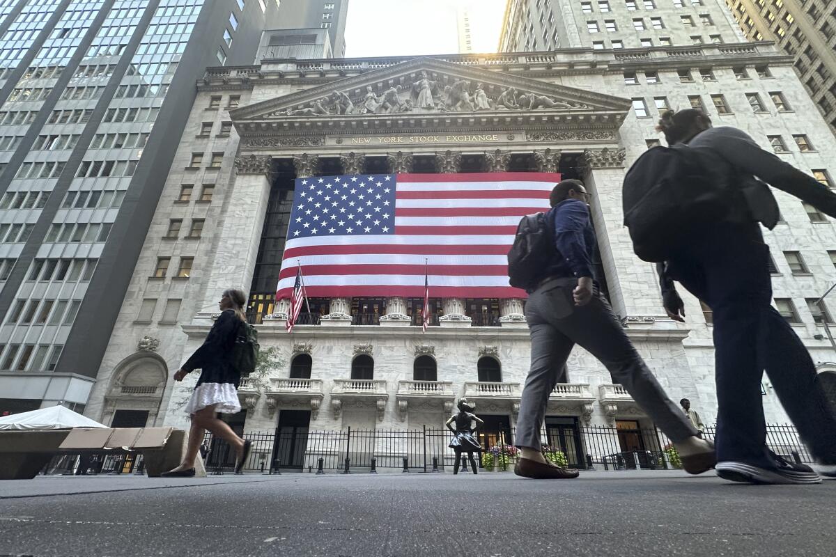 The front of the New York Stock Exchange 