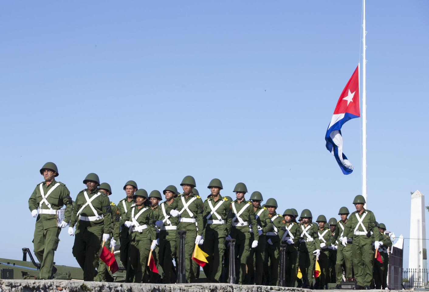 Cubans pay tribute to Fidel Castro