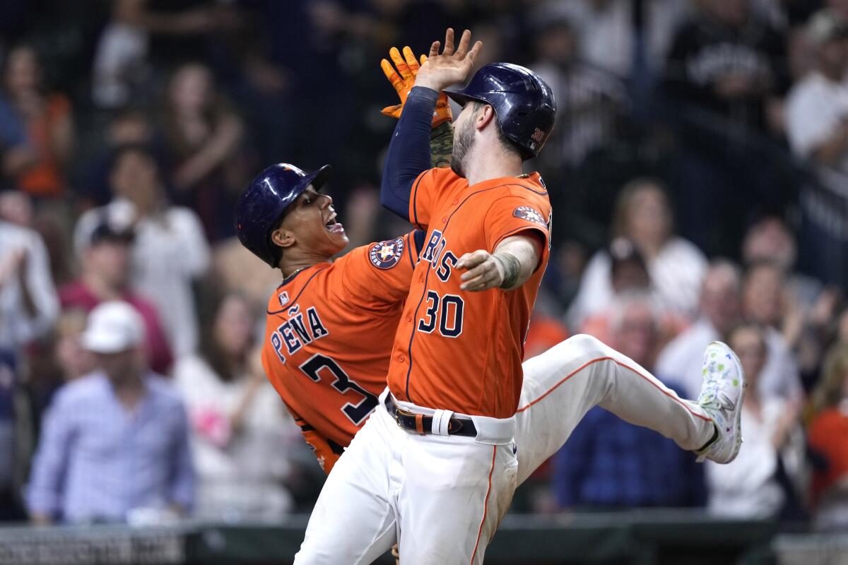 Garcia earns 5th straight victory as Astros down Jays to take