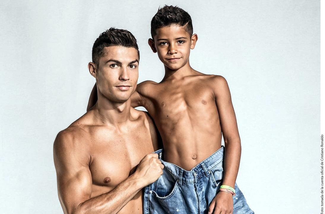 Modelan juntos Cristiano Ronaldo e hijo - San Diego Union-Tribune en Español