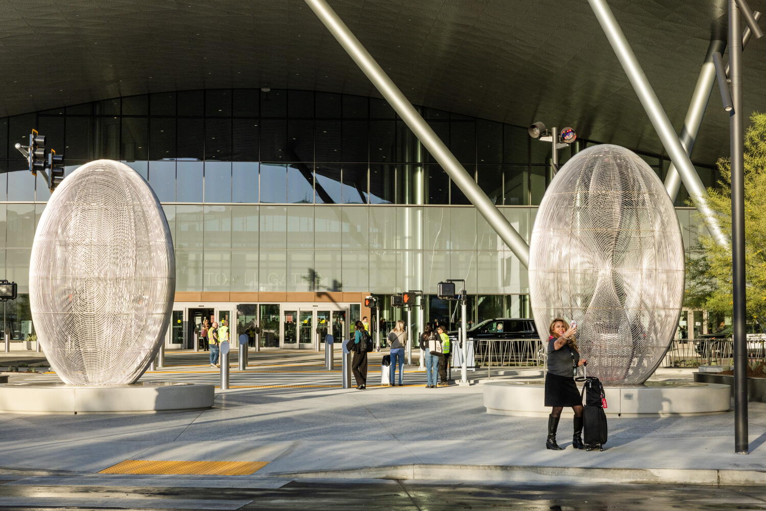 Burbank airport's new $1.3-billion terminal opens — bigger and sleeker than ever