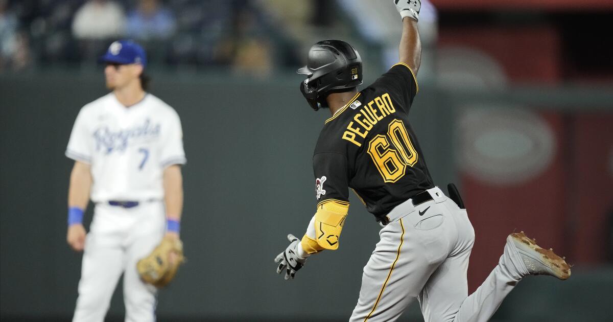 Ke'Bryan Hayes' game-tying HR (7), 08/09/2023